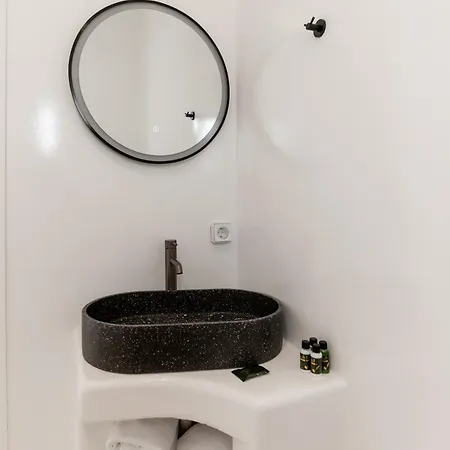 Ryous St John Aparthotel 3*