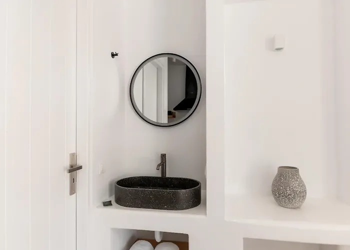 Ryous St John Aparthotel